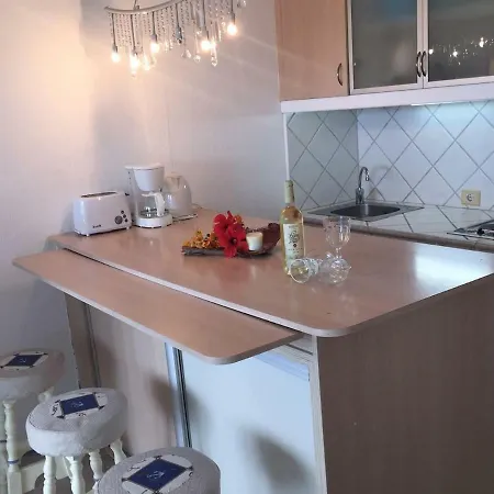 5 Min Walk From Yumbo! 417 Appartement *