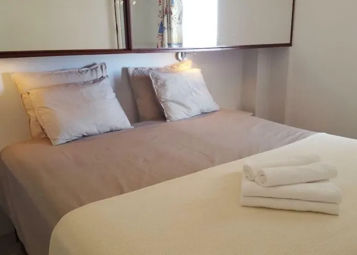 5 Min Walk From Yumbo! 417 דירה *