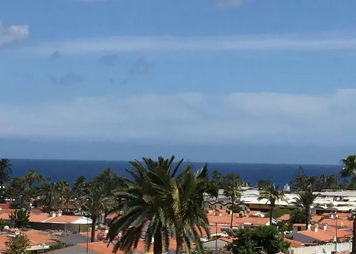 5 Min Walk From Yumbo! 417 *