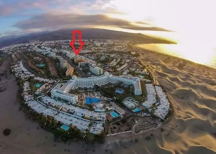 5 Min Walk From Yumbo! 417 דירה