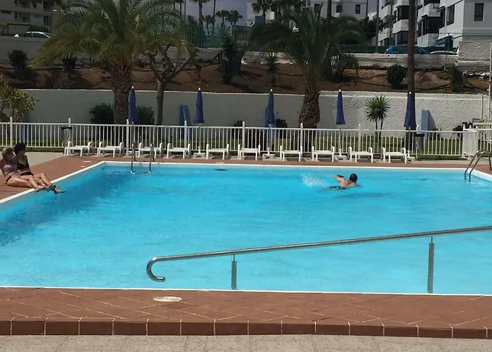 5 Min Walk From Yumbo! 417 דירה