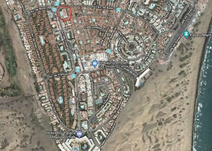 5 Min Walk From Yumbo! 417 דירה *